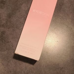 Kylie skin foaming face wash